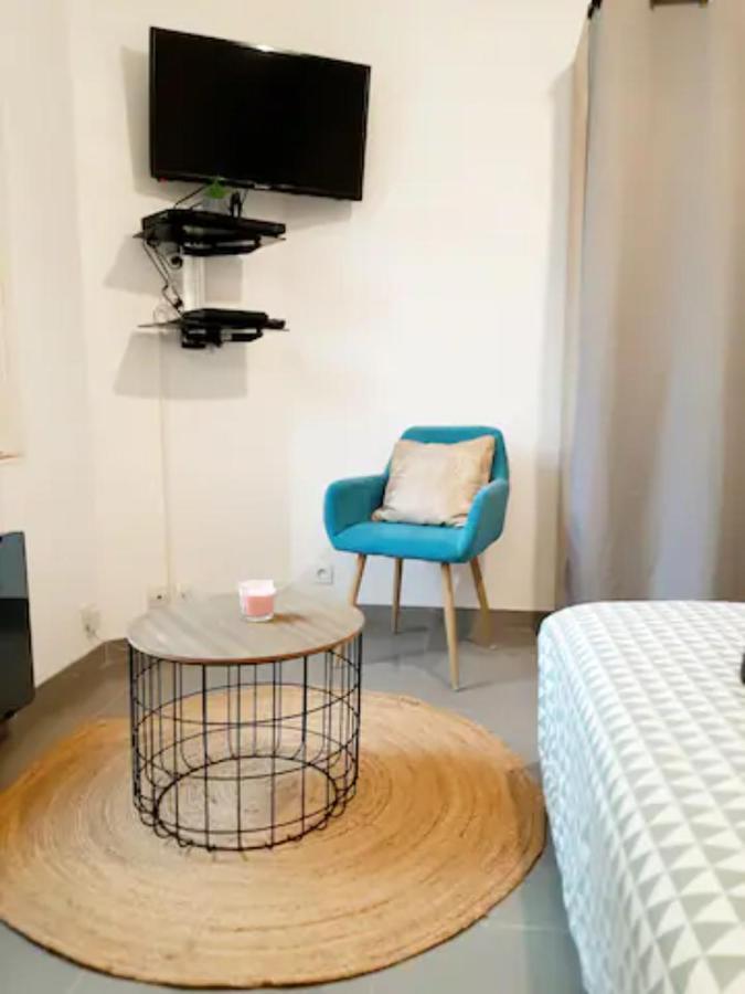 Le Petit Charmeur, Parking, Wifi, Gare Lägenhet Flers  Exteriör bild