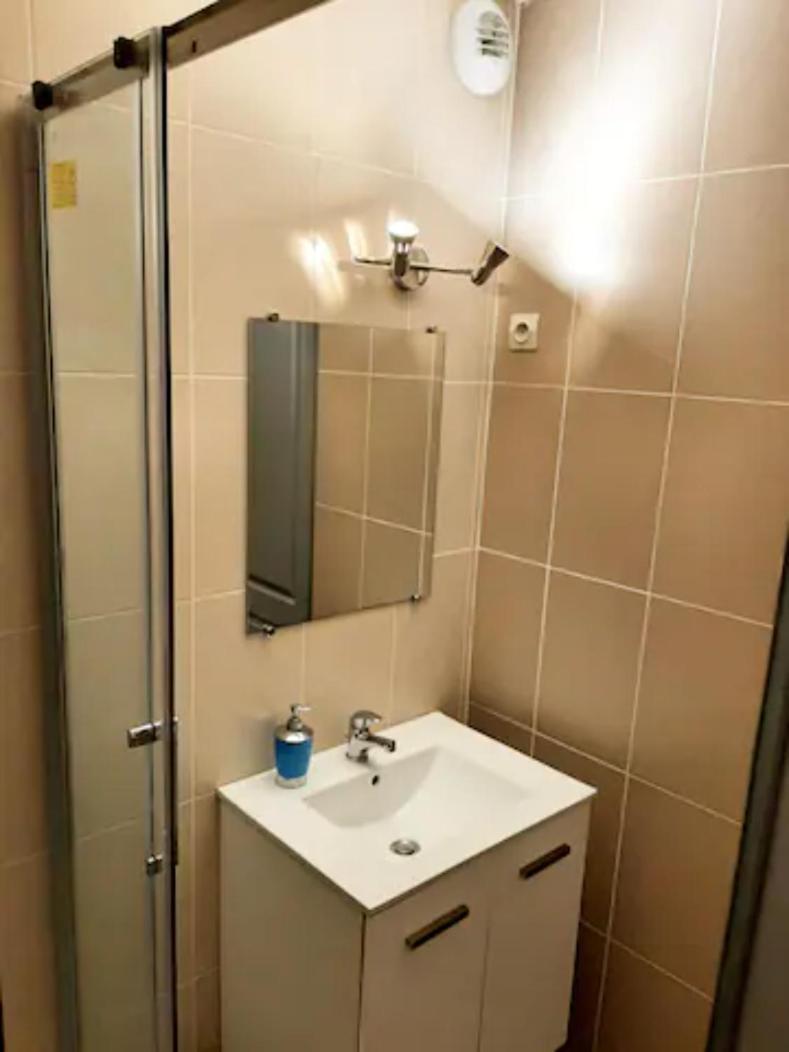 Le Petit Charmeur, Parking, Wifi, Gare Lägenhet Flers  Exteriör bild